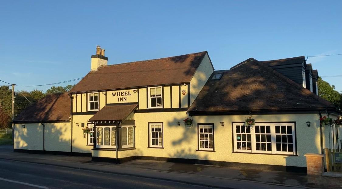 The New Wheel Inn Лимингтън Екстериор снимка